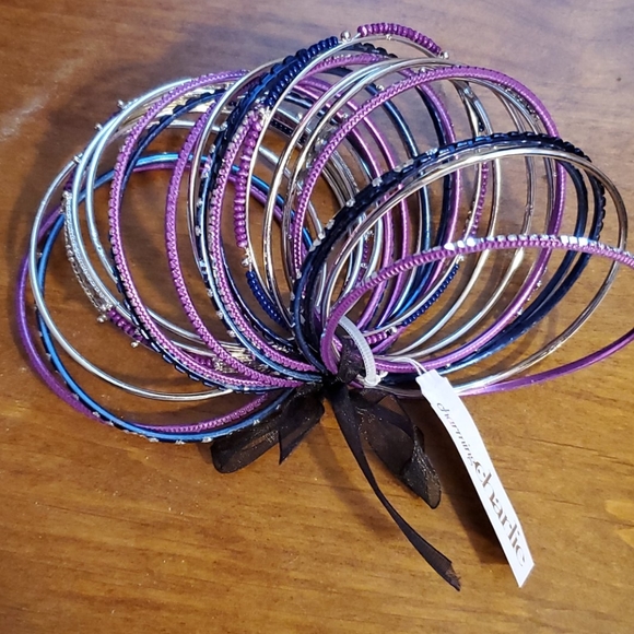 💕 NWT Charming Charlie Bangle Bracelet Set 💋 - Picture 2 of 2